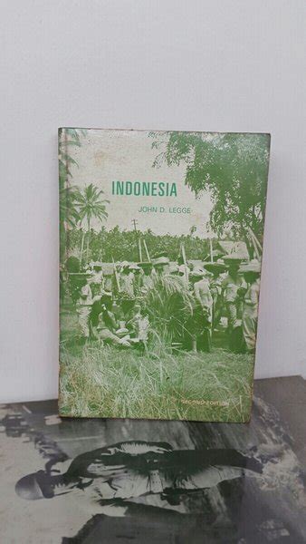 Sejarah Kekuasaan dan Perubahan Sosial di Indonesia: Karya J.D.Legge